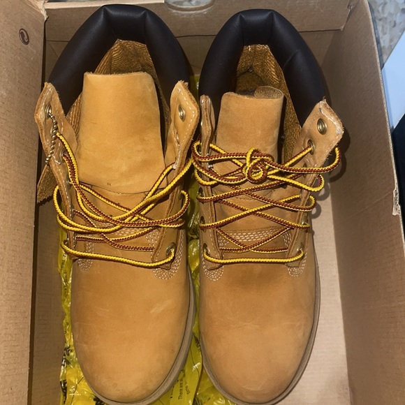 Gently used timberland boots men’s size 4 fits women 6 - Picture 2 of 4